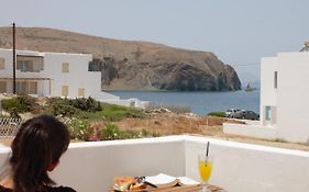 V-rooms in Milos Cyclades